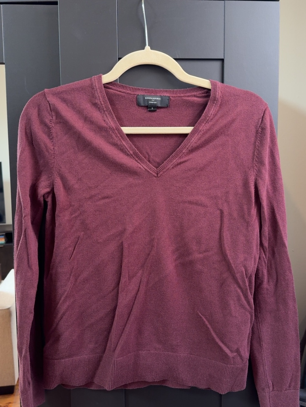 Banana Republic Women's V-Neck Long Sleeve Sweater - Burgundy